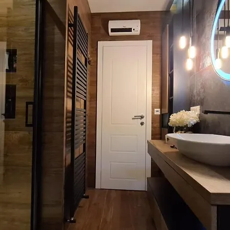 Deluxe & Lounge 