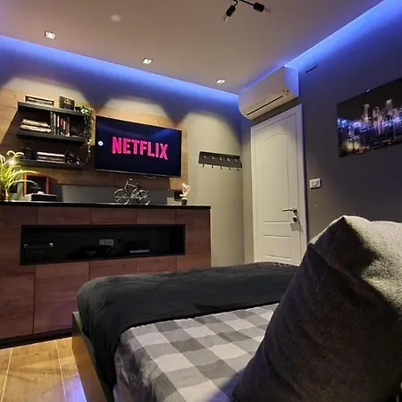 Deluxe & Lounge 