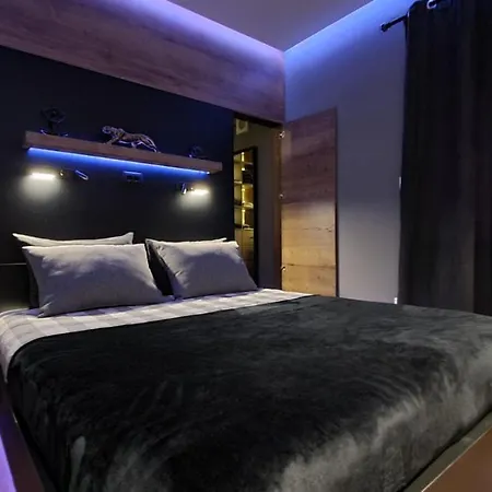 Guest house Deluxe & Lounge 