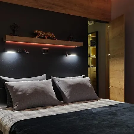 Deluxe & Lounge 