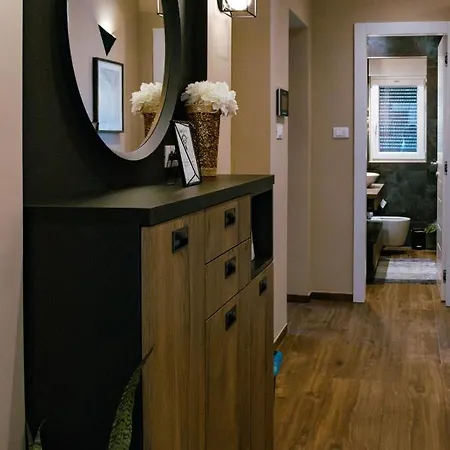 Guest house Deluxe & Lounge 